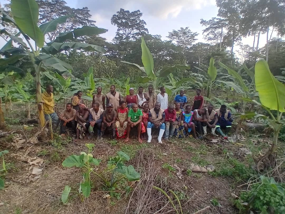 Group photo in the community field of the CCMA of Minloh2